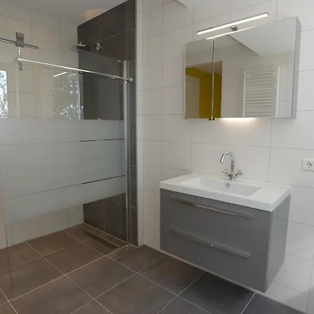 Tatil Evi Razende Bol